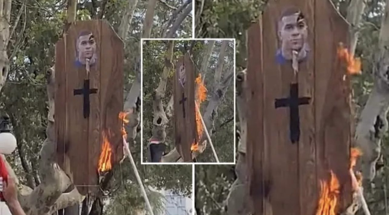 Argentina Fans Burn A Coffin With Mbappe’s Face During Trophy Parade (VIDEO)