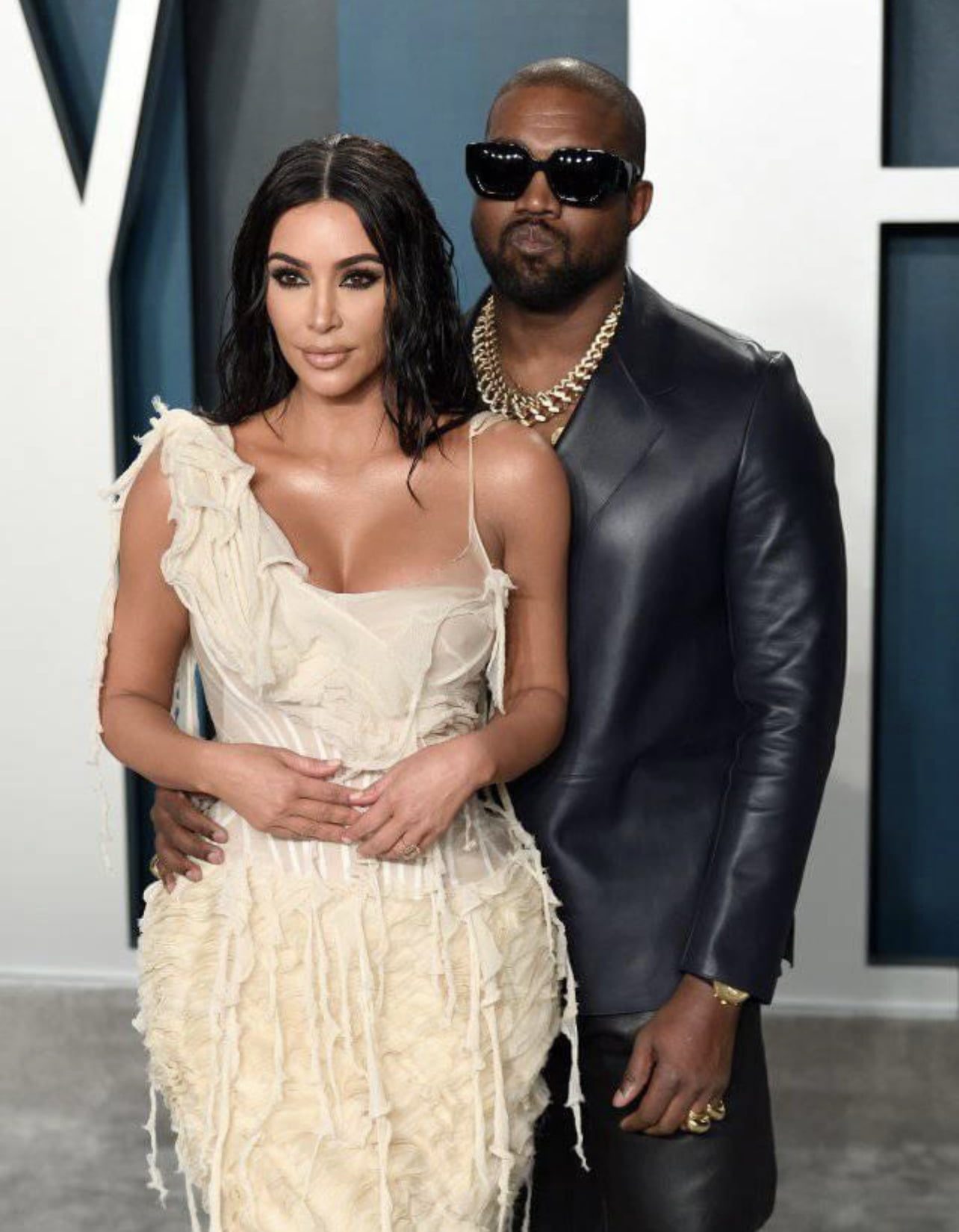 Kim Kardashian breaks down into tears, says she will do anything to get back the old Kanye West she married