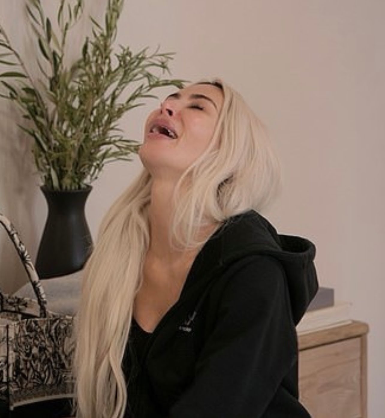 Kim Kardashian breaks down into tears, says she will do anything to get back the old Kanye West she married