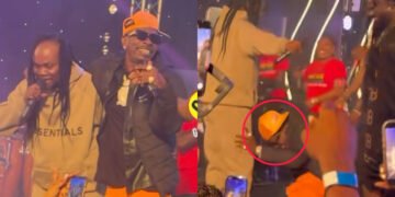 Shatta Wale Bows Down To Legendary Daddy Lumba On Stage At ‘The Legends Night’ In London