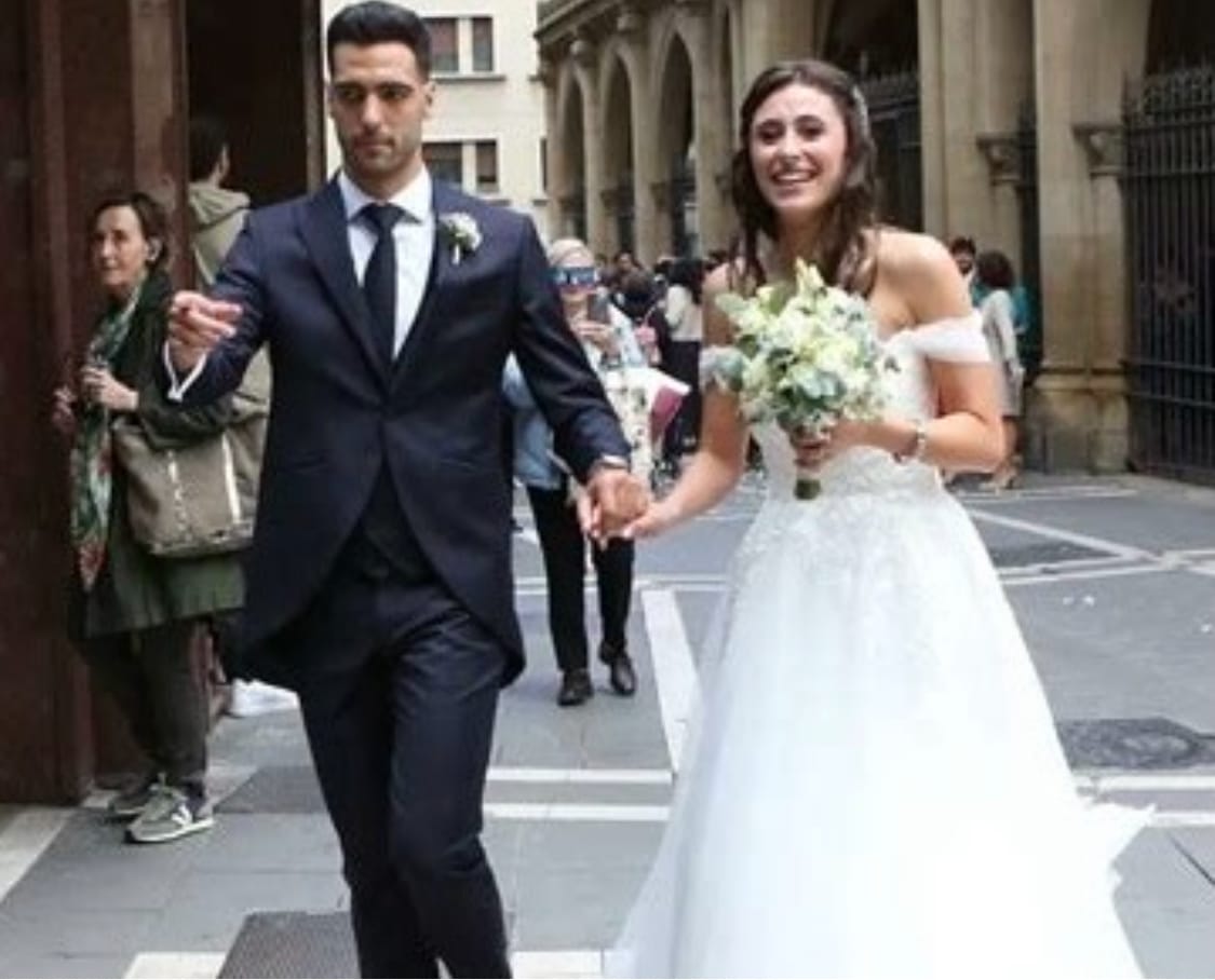 Mikel Merino and Lola Liberal wedding photo