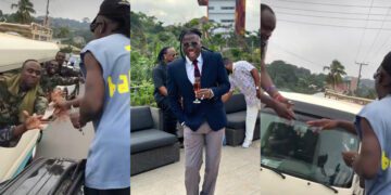 Stonebwoy spraying 20gh notes on military personnels