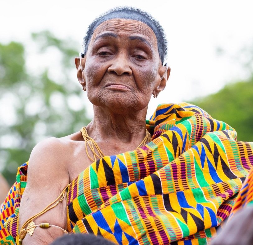 Ashanti Queen mother Asantehemaa photo