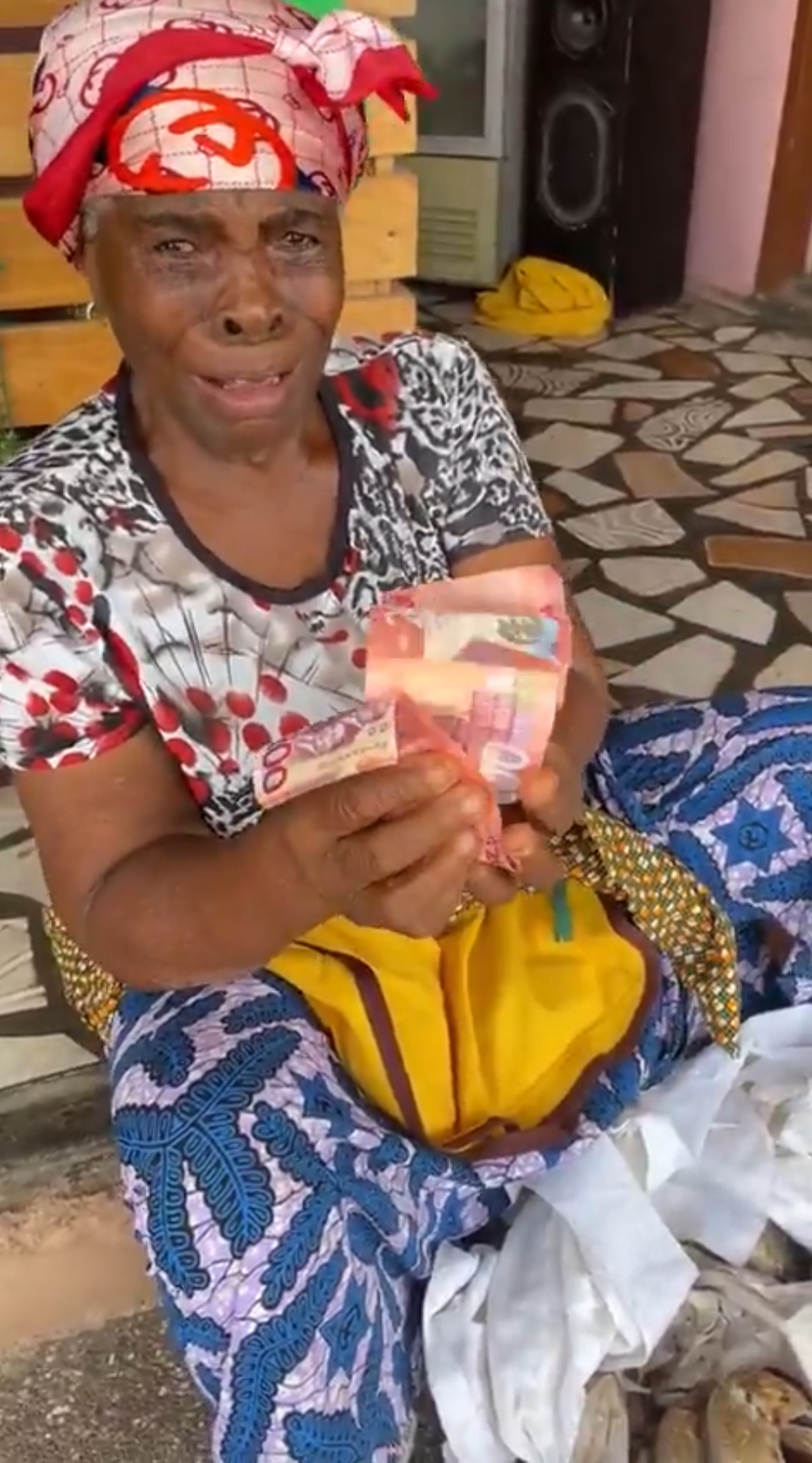 the fisher seller holding the money cries bitterly 