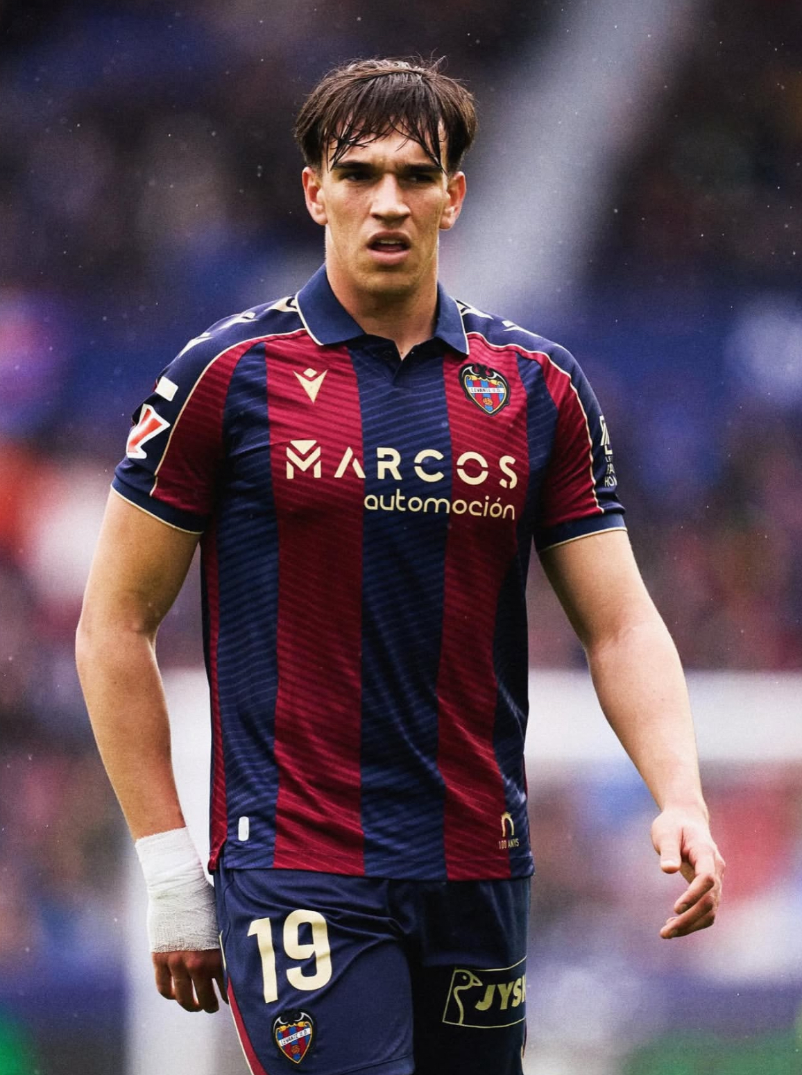 Carlos Espi in action for Levante 